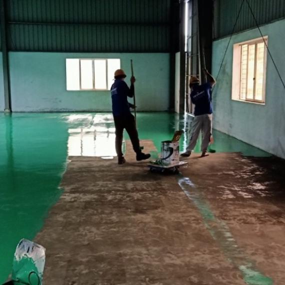 Sơn sàn epoxy chống tĩnh điện thi công có khó không