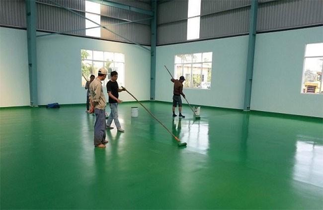 Dung tích thùng sơn cũng ảnh hưởng đến giá của việc thi công sơn epoxy