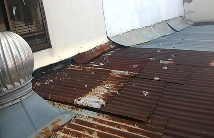 chống thấm mái tôn giáp tường