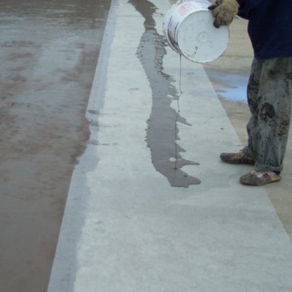 Hướng dẫn cách chống thấm sân thượng bằng xi măng chi tiết