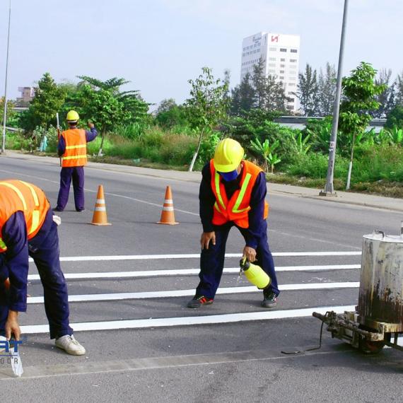 Thi công sơn kẻ vạch đường giao thông giá rẻ tại Hà Nội