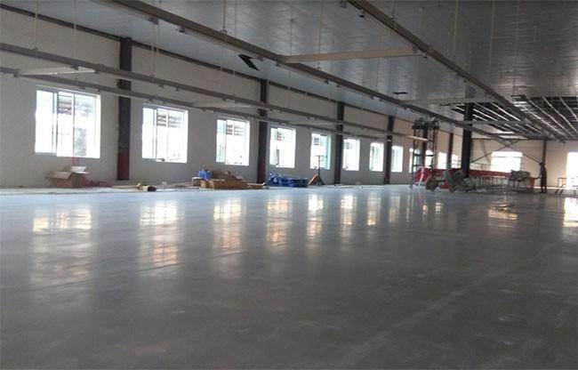 Sơn epoxy tự san phẳng có khả năng chống bám bẩn hiệu quả