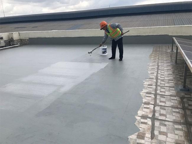 Sân thượng chịu ảnh hướng trực tiếp bởi thời tiết