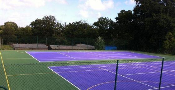 thue-san-tennis