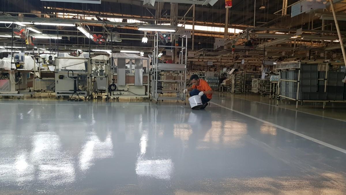 vua-epoxy-khac-gi-so-voi-vua-thong-thuong