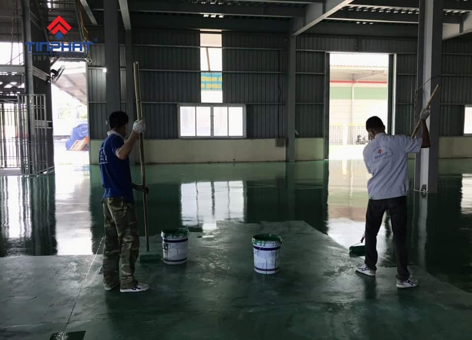 Sơn Epoxy Tín Phát Sơn-lăn-lớp-phủ-màu 