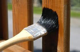 Sơn gỗ gốc nước thích hợp cho việc sơn lên bề mặt gỗ