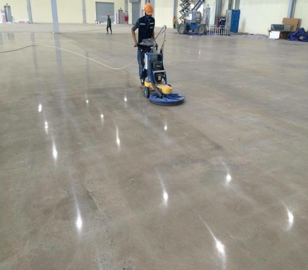 Sơn Epoxy Tín Phát Mài sàn bê tông có cần thiết không? Mài sàn bê tông để làm gì? Sơn Epoxy Tín Phát mai-san-be-tong-co-can-thiet-khong-mai-san-be-tong-de-lam-gi-2-1