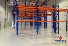 sơn sàn PU không chứa dung môi và có khả năng tự trải phẳng'\