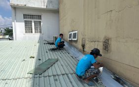 chống thấm mái tôn giáp tường