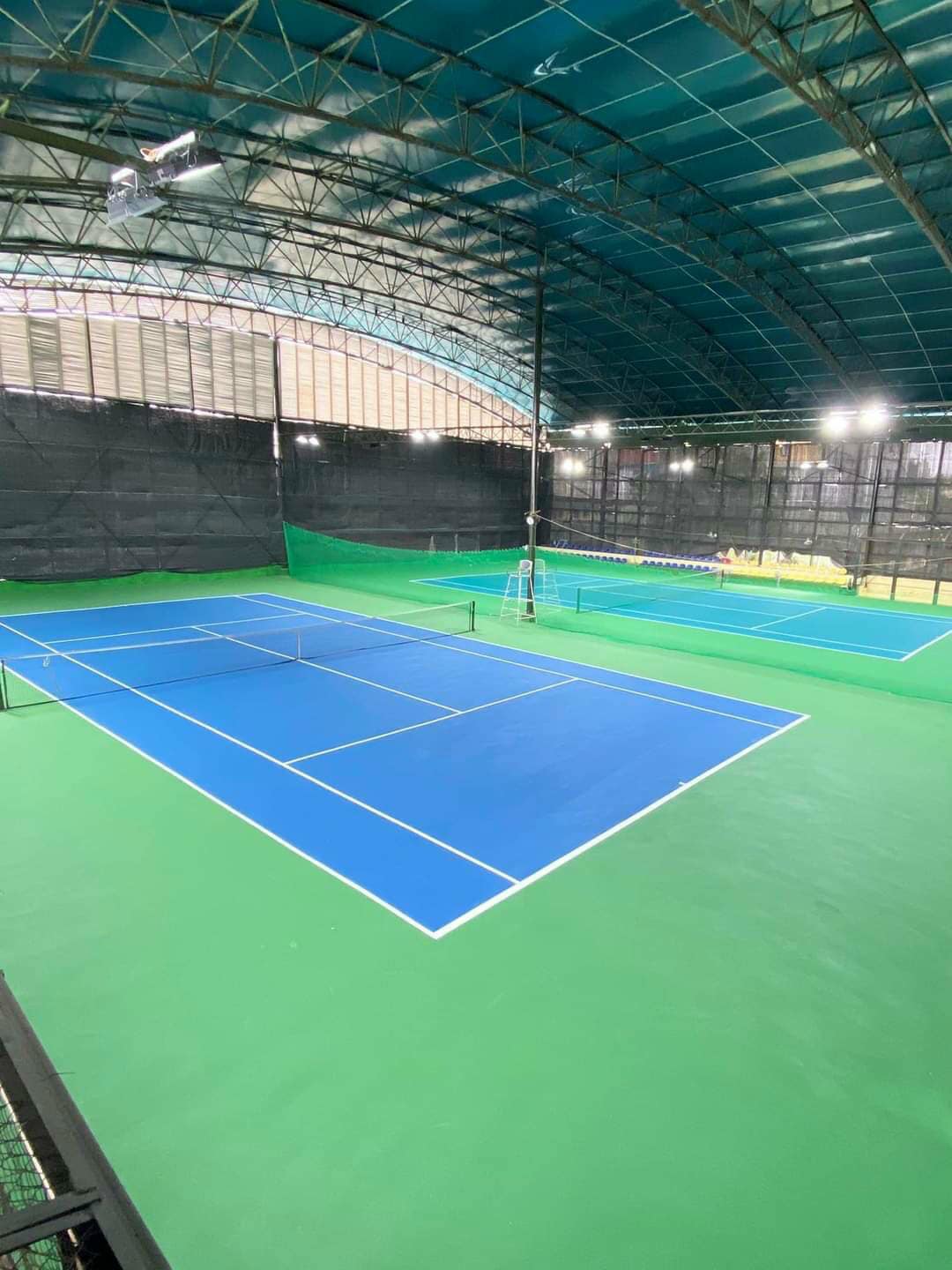 Sơn Epoxy Tín Phát sân-tennis-có-mái-che 