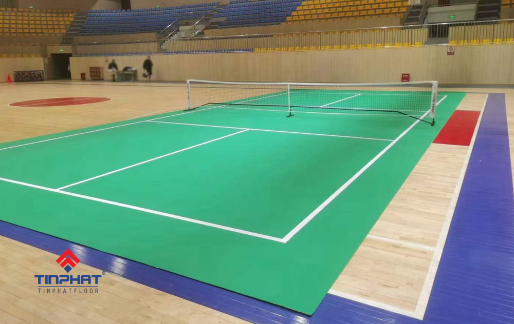 sân pickleball nền trải thảm