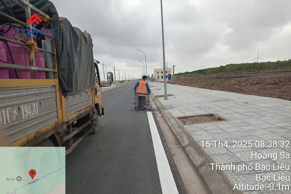 Thi công sơn kẻ vạch ngoài trời