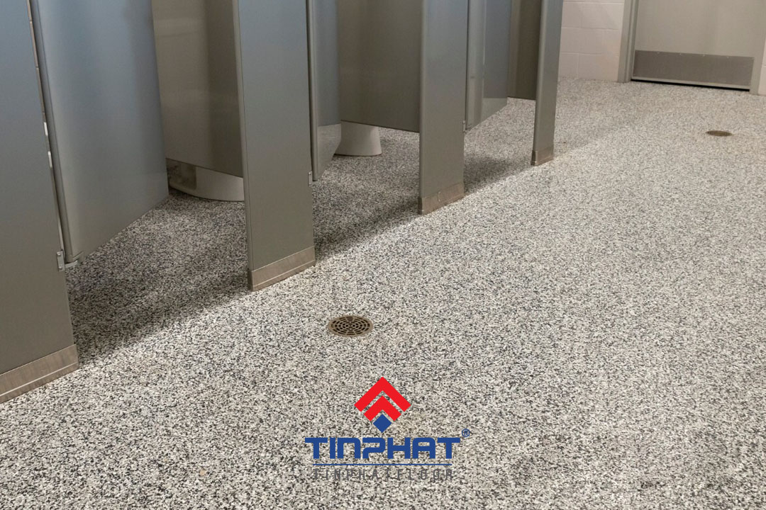 Thi công sơn epoxy cát màu cho sàn nhà vệ sinh